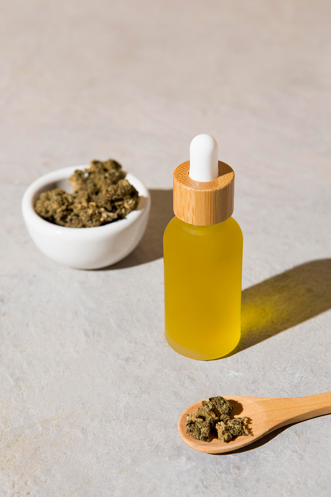 Frascos de óleos medicinais Santa Planta Uruguay Full Spectrum Blend e Rosin Oil em composição premium